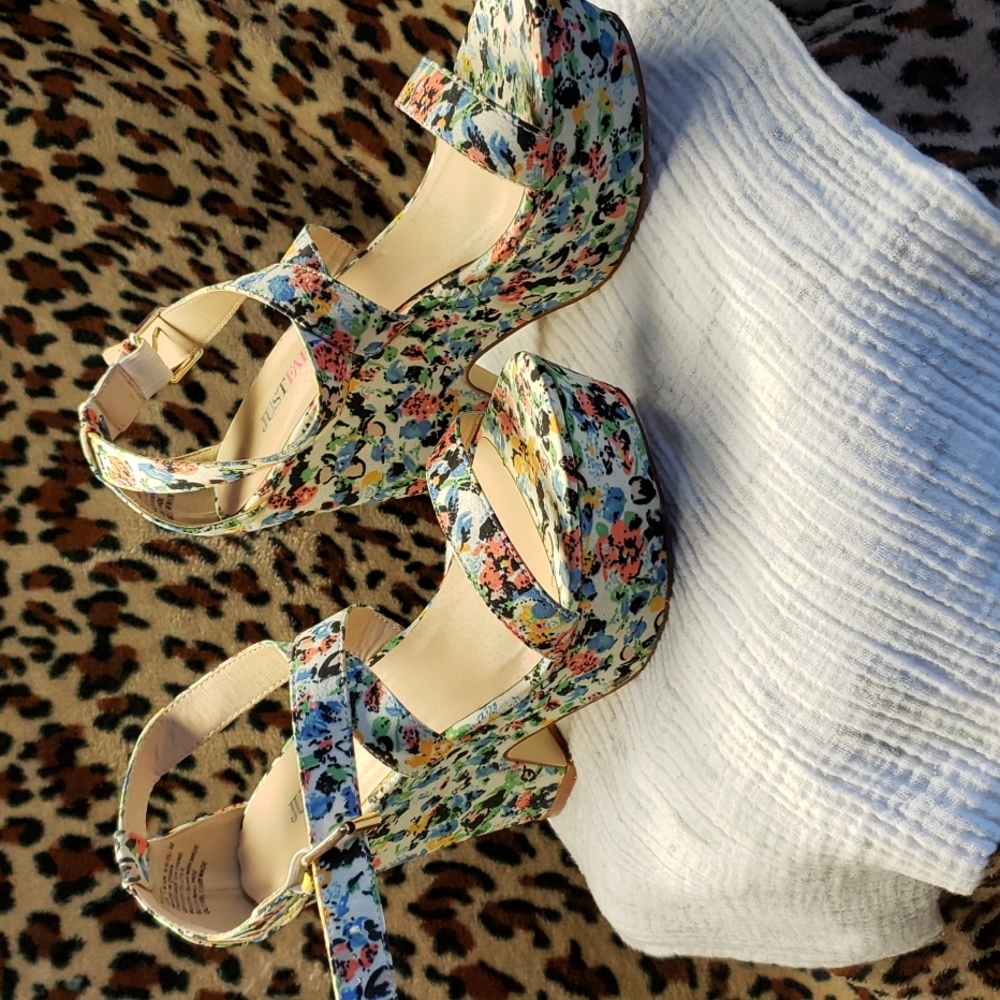 Shoes - Picture 2 of 4